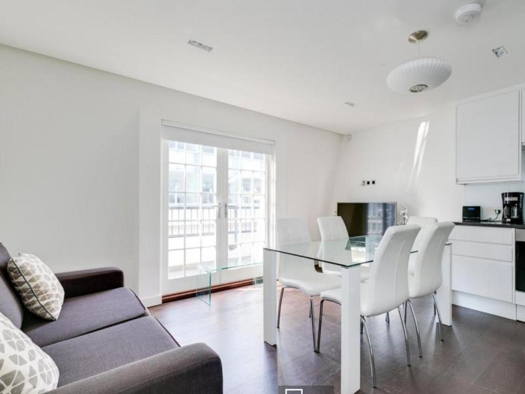 3 Bedroom Penthouse With Balcony * Londra